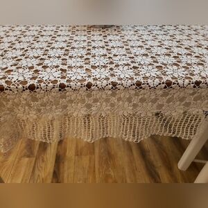 Delicate And Elegant Vintage Cream Lace Tablecloth